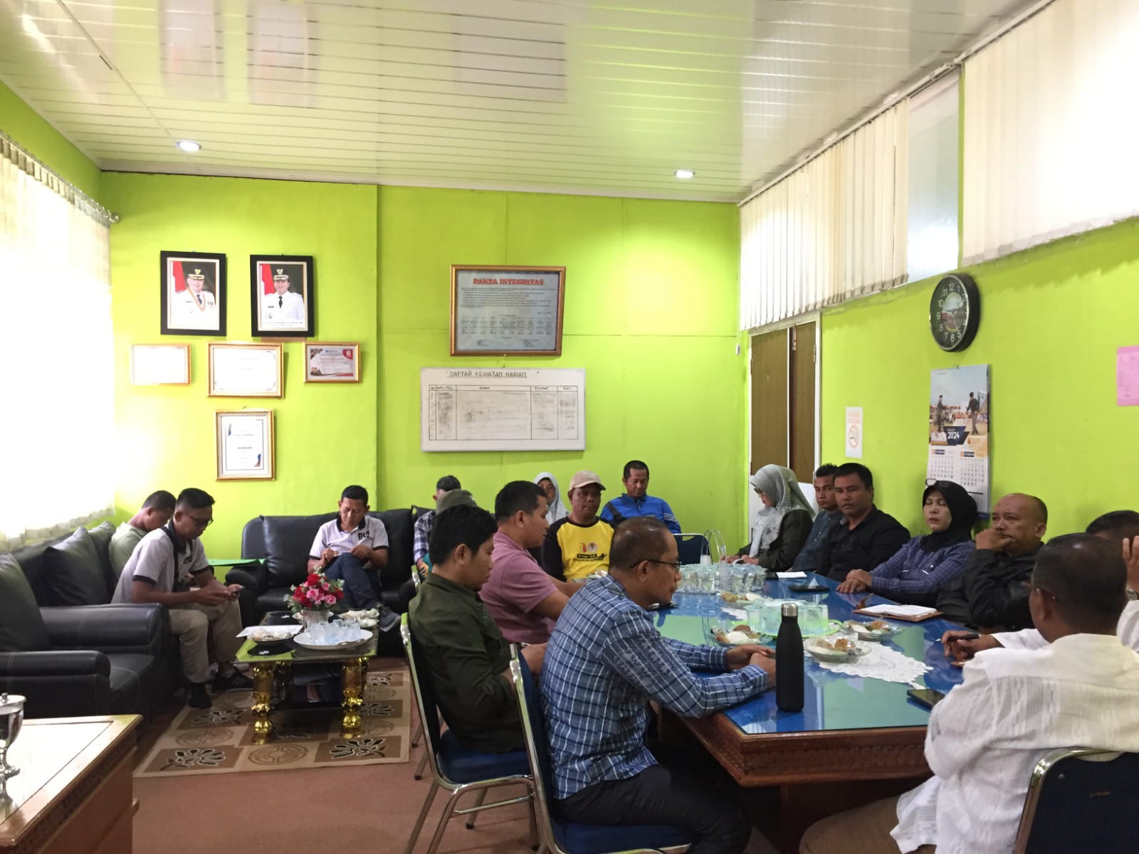 Dinas Lingkungan Hidup (DLH) Kota Solok melaksanakan rapat persiapan penilaian Adipura 2024 di ruang Rapat Dinas setempat, Jumat (06/09/24)